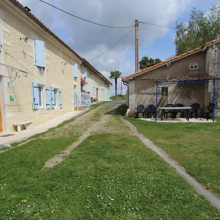 Casa de Campo Charentais Avec Cour Privative, Baby-equipement, Teletravail, Velos, Bbq, Animaux Acceptes - Fr-1-653-170 *